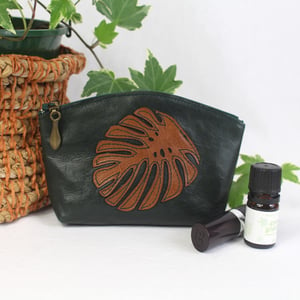 Image of Leather Curved Purse - Monstera Green
