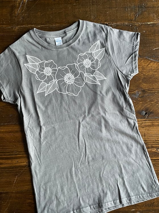 Image of Lady fit floral tshirt