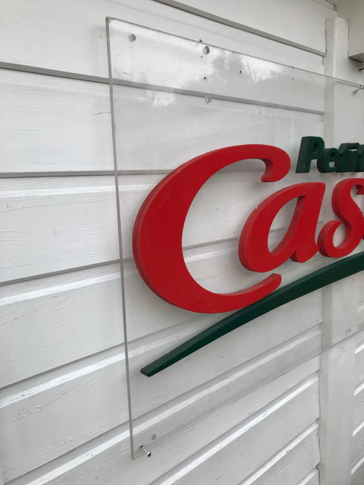 Image of Ancienne enseigne de magasin "Petit Casino"