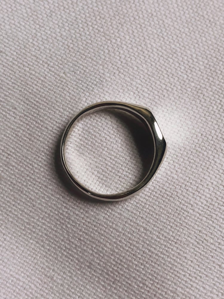 Image of oval signet ring