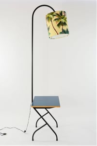 Image 2 of Lampadaire palmier plateau bleu