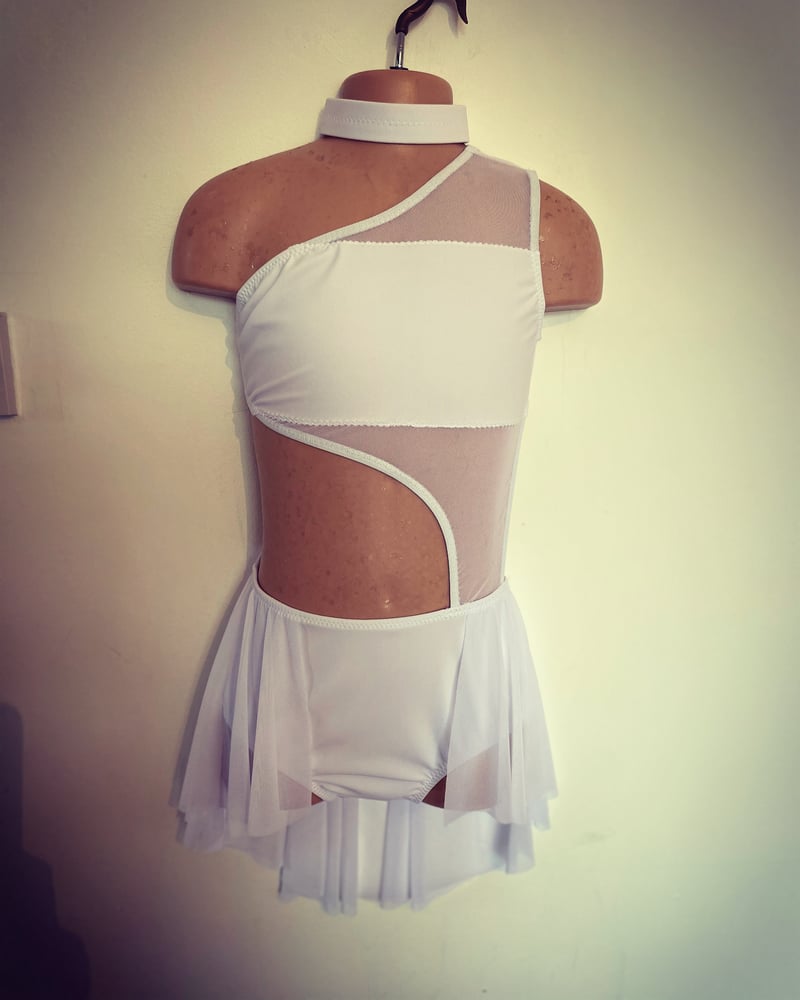 Image of ‘Lily’ lyrical