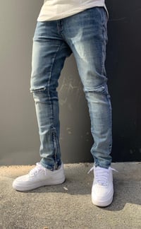 Image 2 of Kut Blue Jean