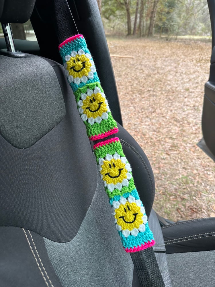 Image of Smiley Daisy Seatbelt Covers Set