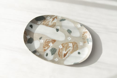 Image of Granite Slate with White Flower - X-Large Serving Platter