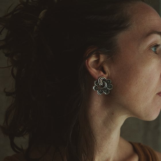 Image of Boucles d'oreilles DAPHNÉ plaquées argent vieilli