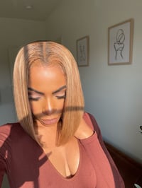 Image 2 of 12 inch HONEY BLONDE LACE CLOSURE BOB WIG with HIGHLIGHTS 