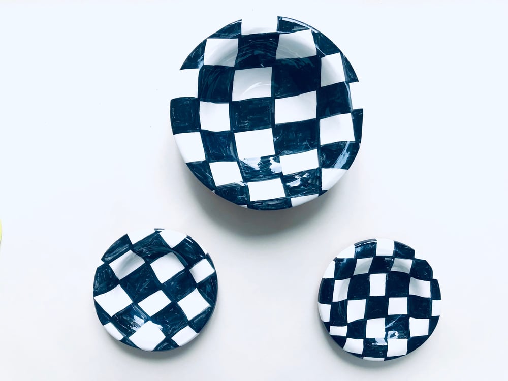 Image of CHEQUERED MEDIUM BOWL 