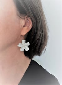 Image 2 of Boucles d'oreille SAKURA - Blanc