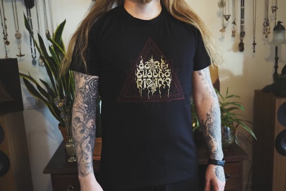 Image of MATHREYATA T-SHIRT GOLD / BURNT UMBER