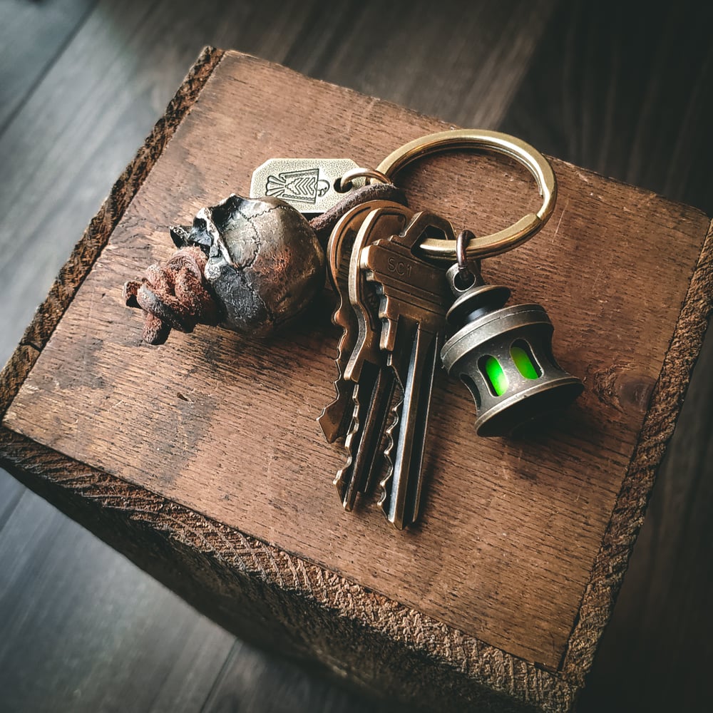 WAYFINDER V2 ANTIQUE BRASS