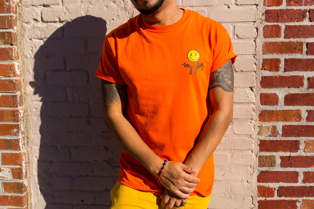 Image of NARANJA Left Smiley Soy Feliz T-Shirt