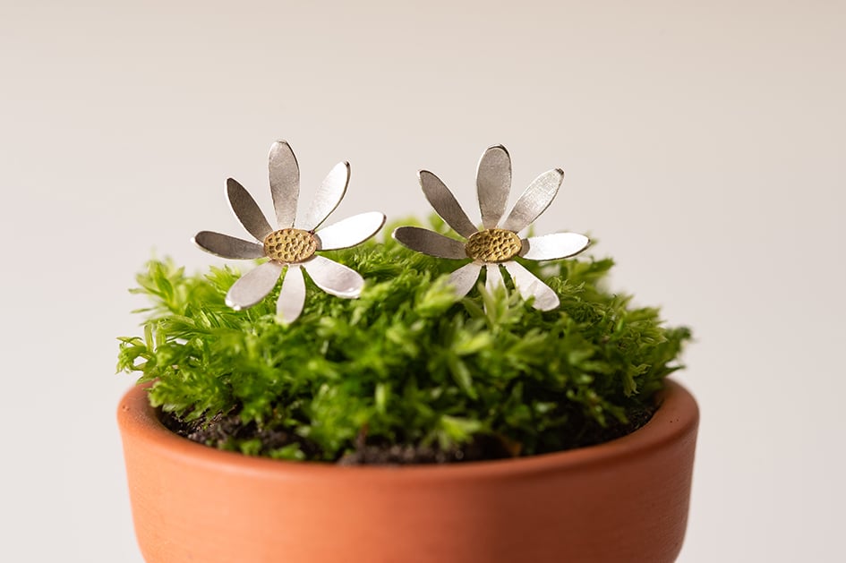 Image of Daisy earrings satin silver