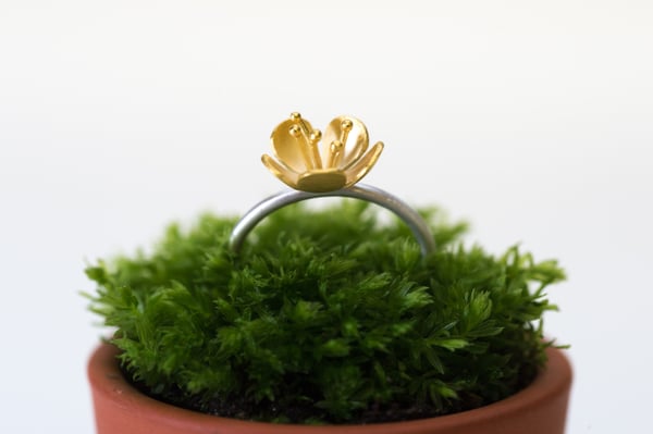 Image of Large single buttercup ring