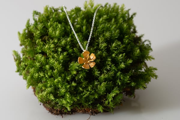 Image of Buttercup single flower pendant