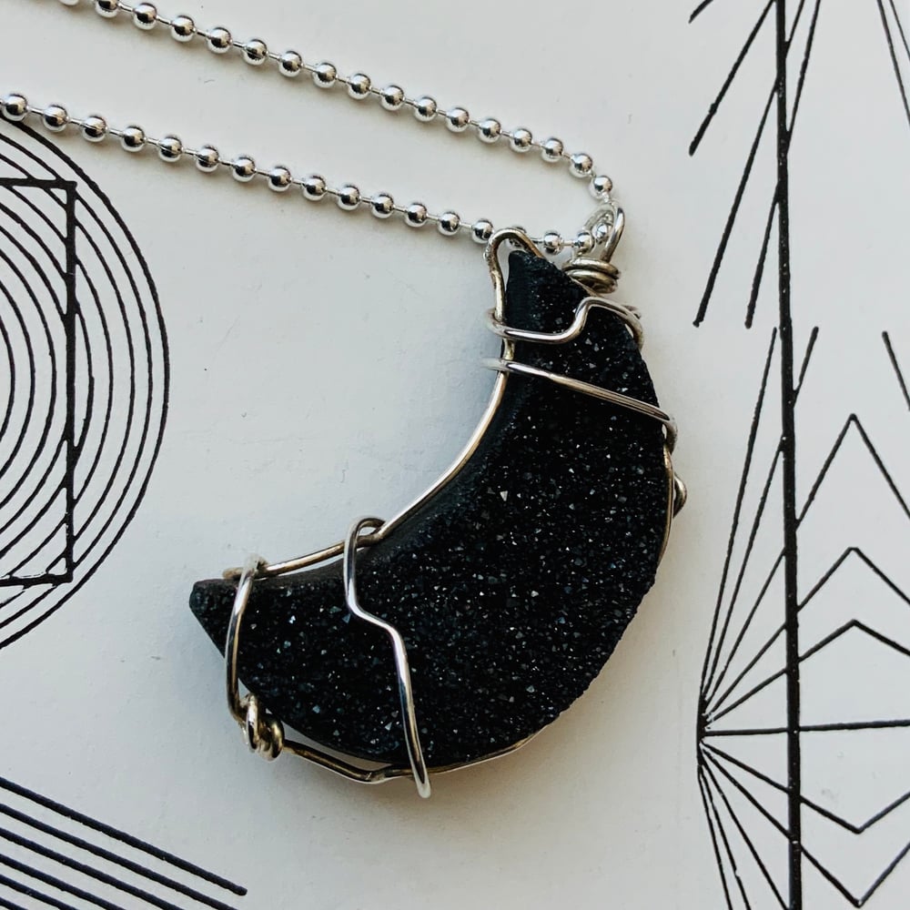 Black Druzy Moon 