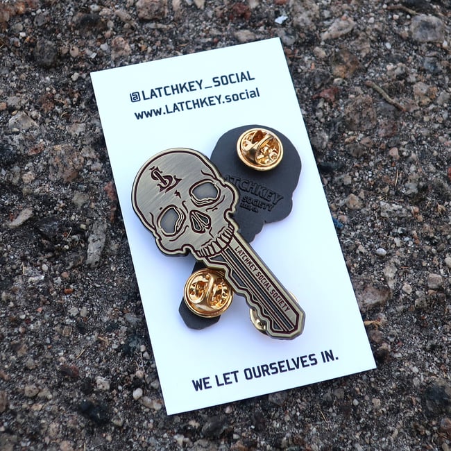 Skull Key Pin Bronze