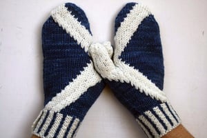 Image of Saltire Mitt PDF Pattern