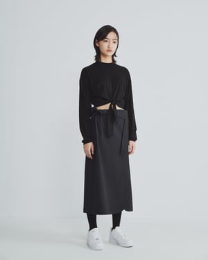 Image of TRAN - 高領短版綁帶上衣 (黑)