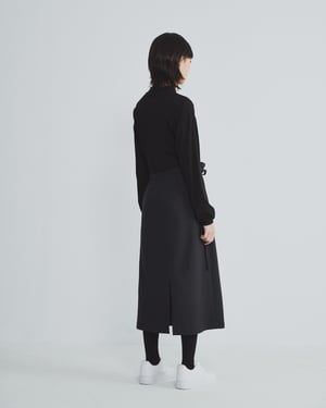 Image of TRAN - 高領短版綁帶上衣 (黑)