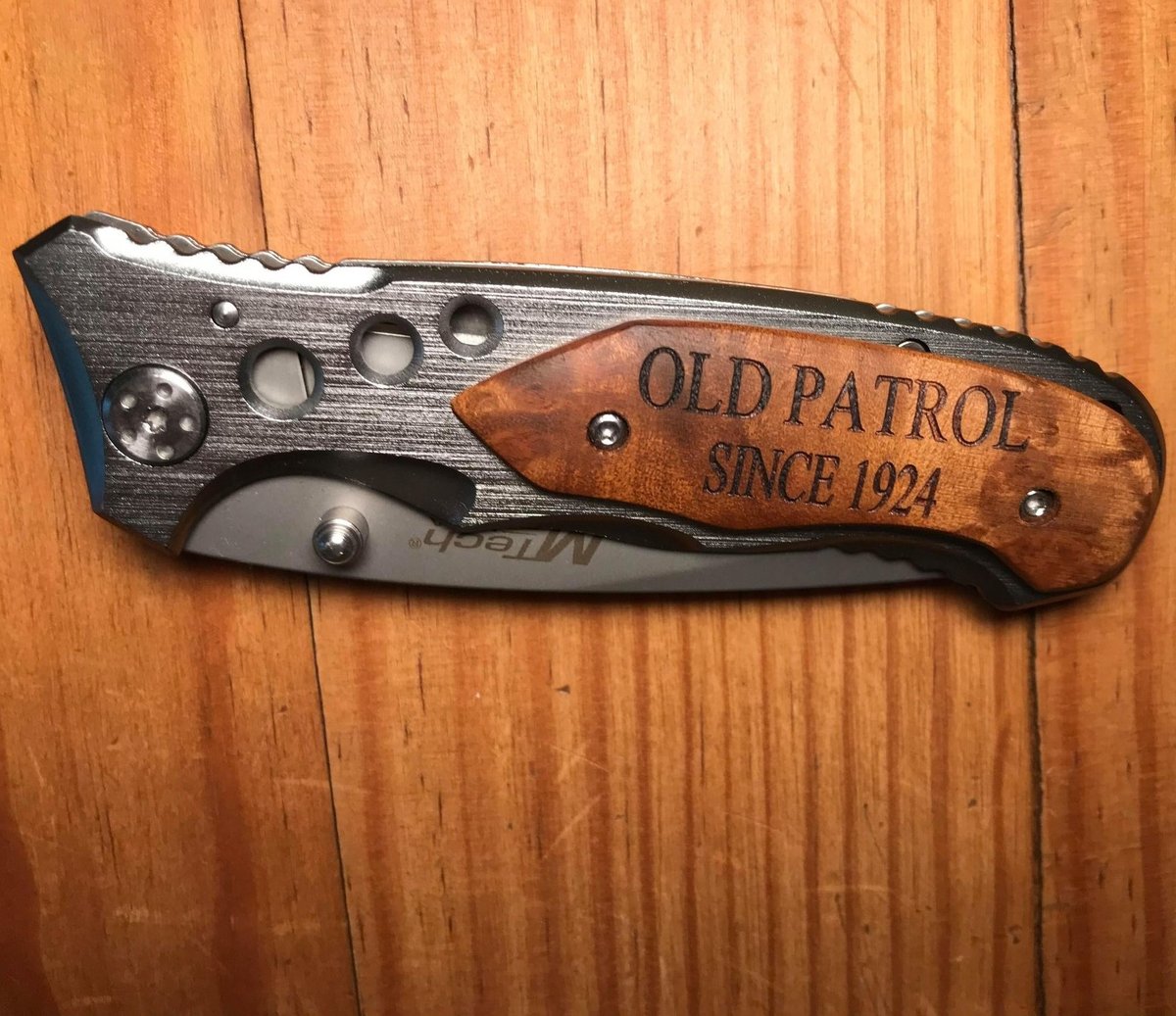 Image of OLD PATROLLER / BORDER PATROLLER ~ ENGRAVED COMMEMORATIVE KNIVES