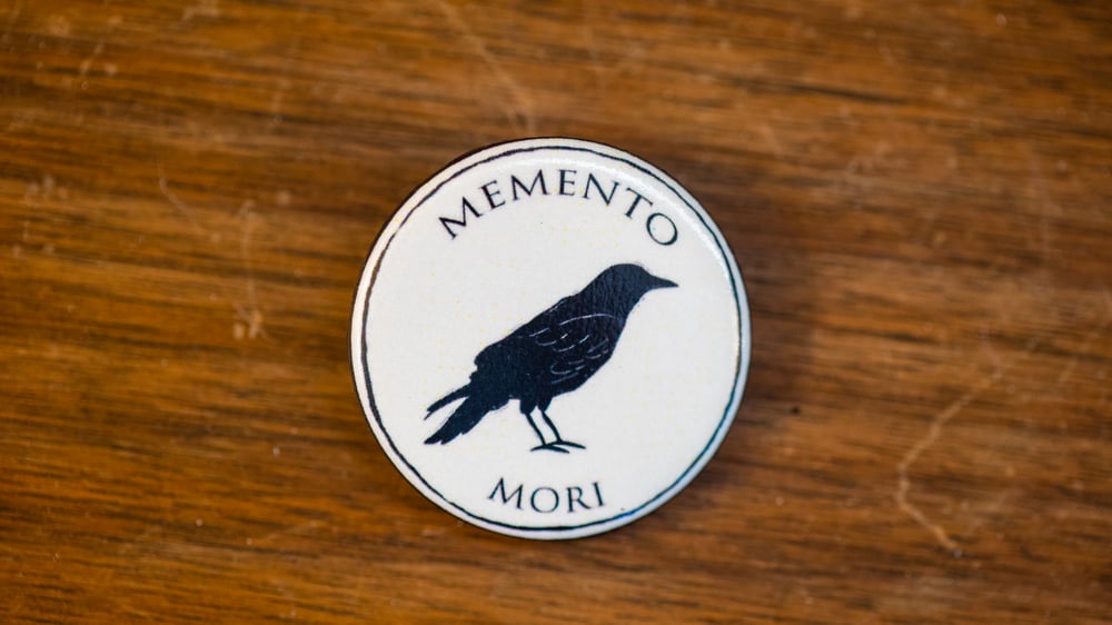 Memento Mori button