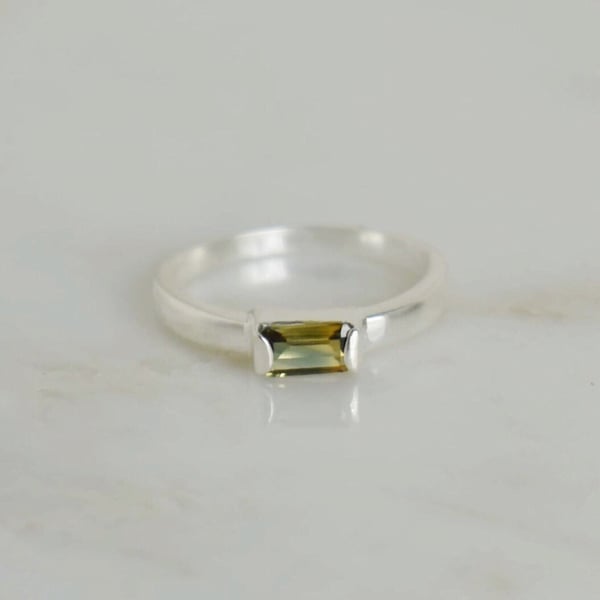 Image of Tanzania Yellow-Green Sapphire rectangular cut wide round band silver ring