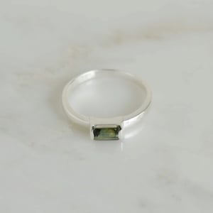 Image of Tanzania Yellow-Green Sapphire rectangular cut wide round band silver ring