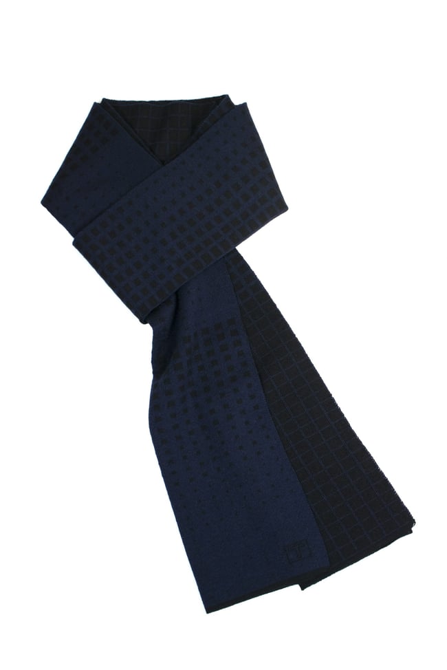 FRACTAL black - navy scarf, by Thijs Verhaar