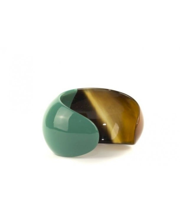 Emerald-green lacquered natural horn rounded cuff