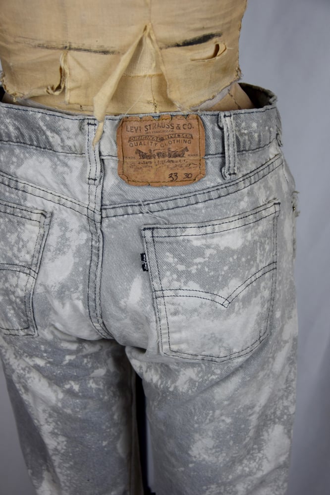 Image of Grey dyed Levis