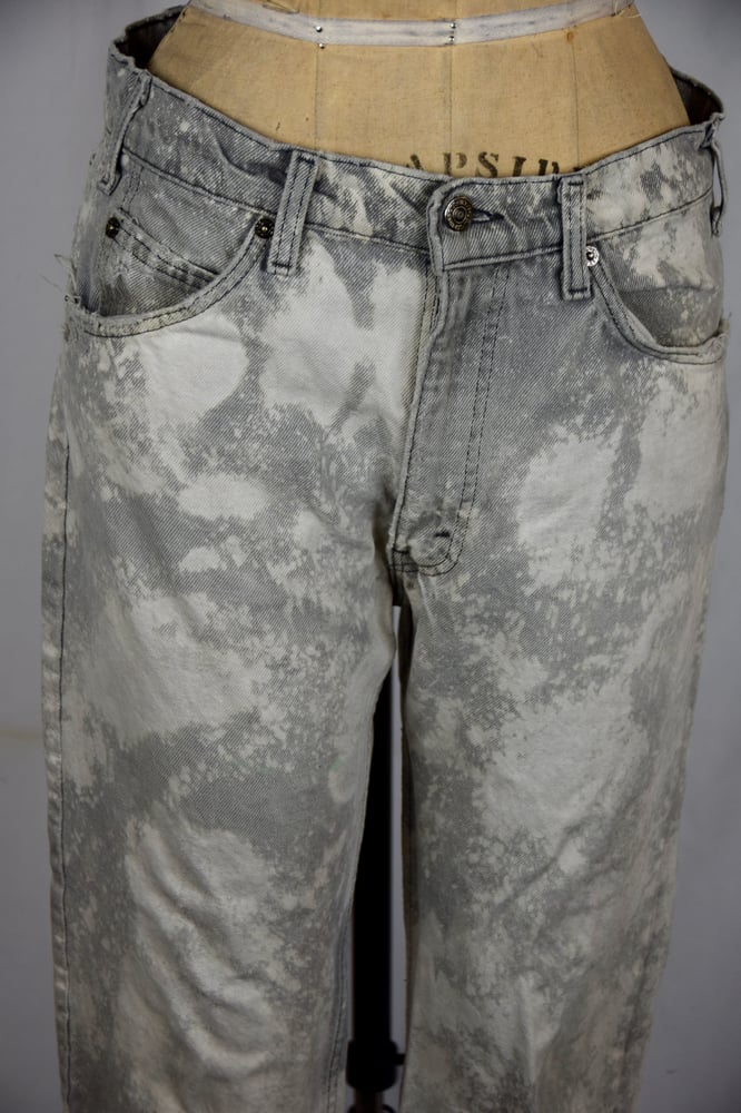 Image of Grey dyed Levis