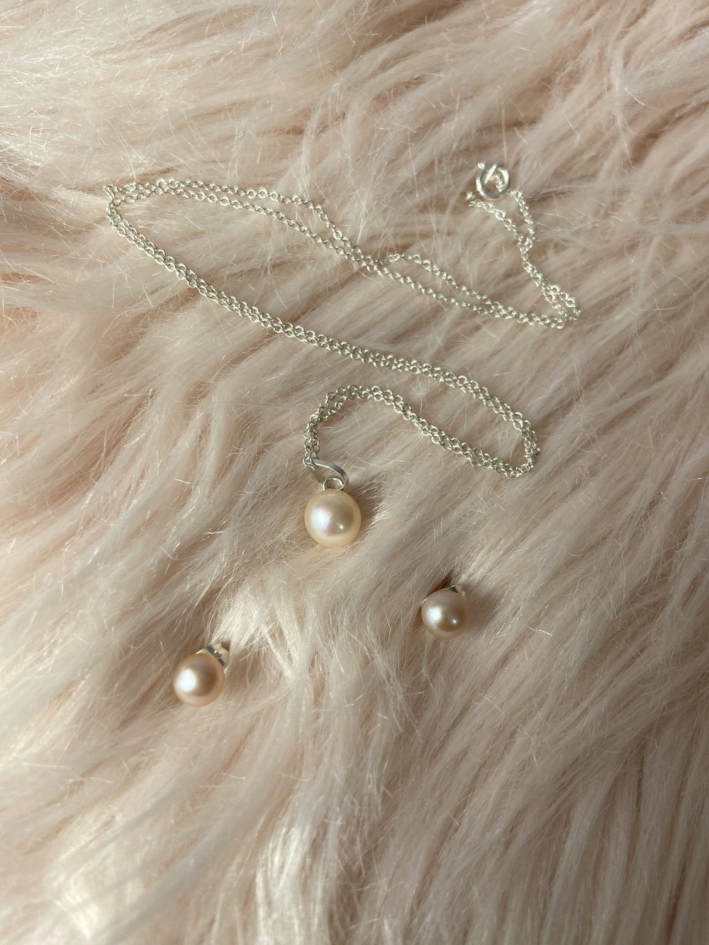 Image of Pink Mother Pearl Earrings and Necklace