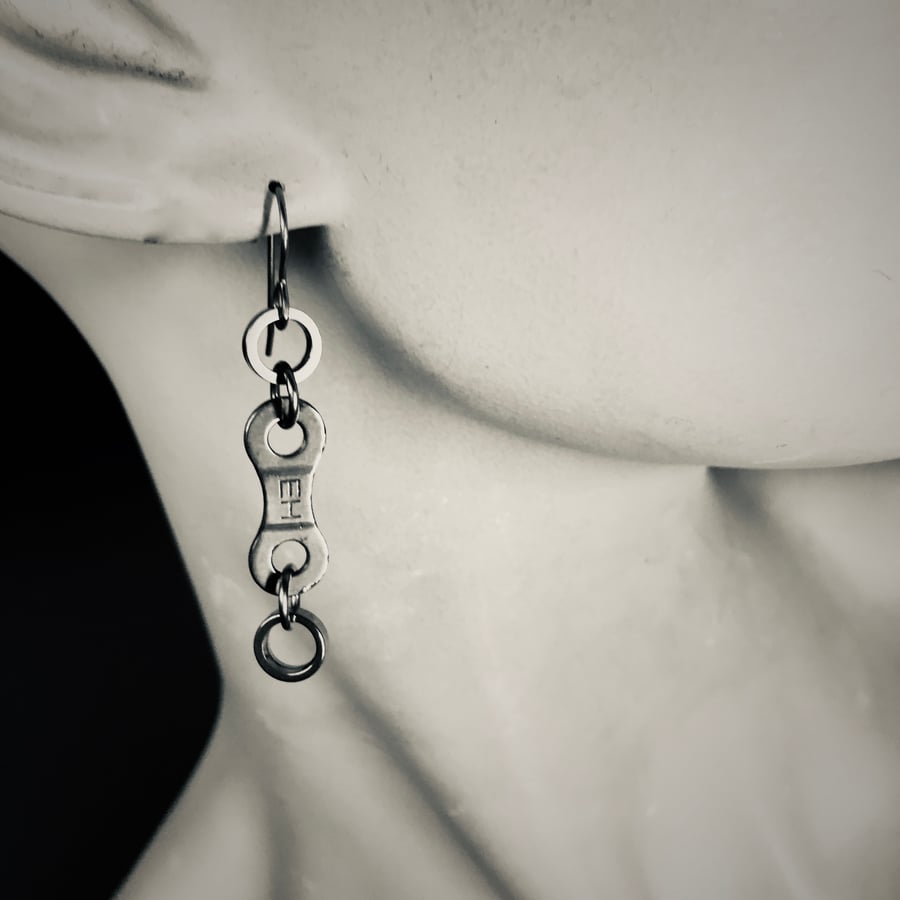 Image of CYCLED : Basic-V Bike Chain Earrings