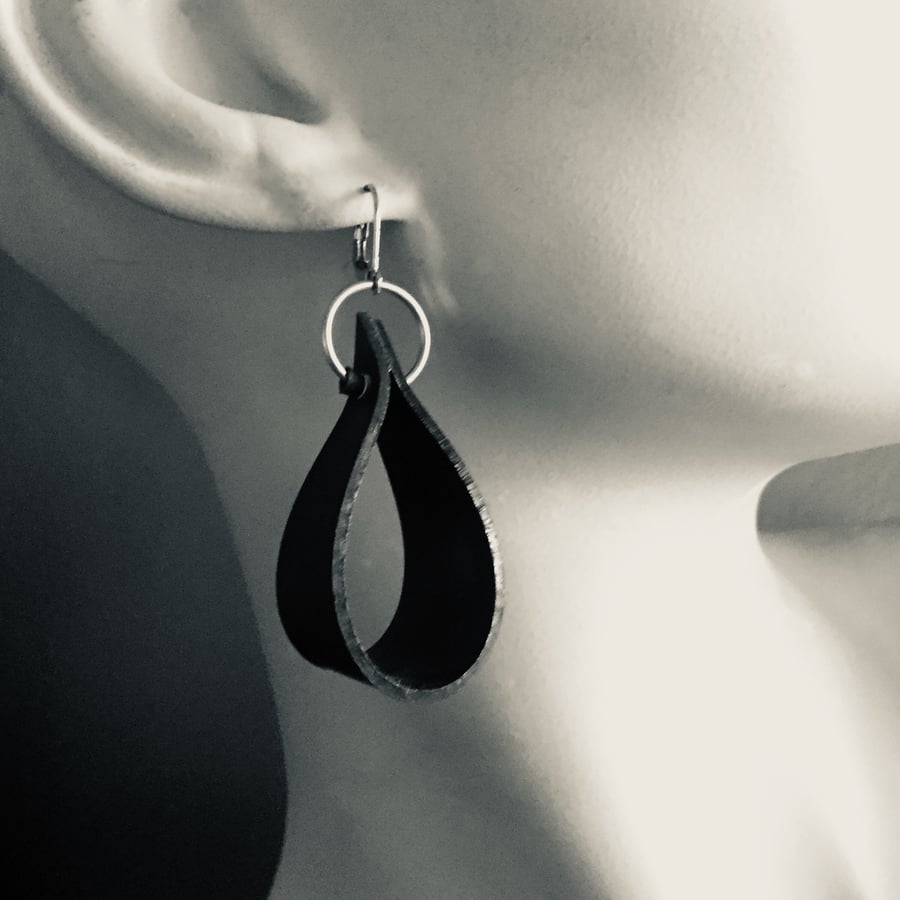 Image of Neodrop Earrings (Medium)