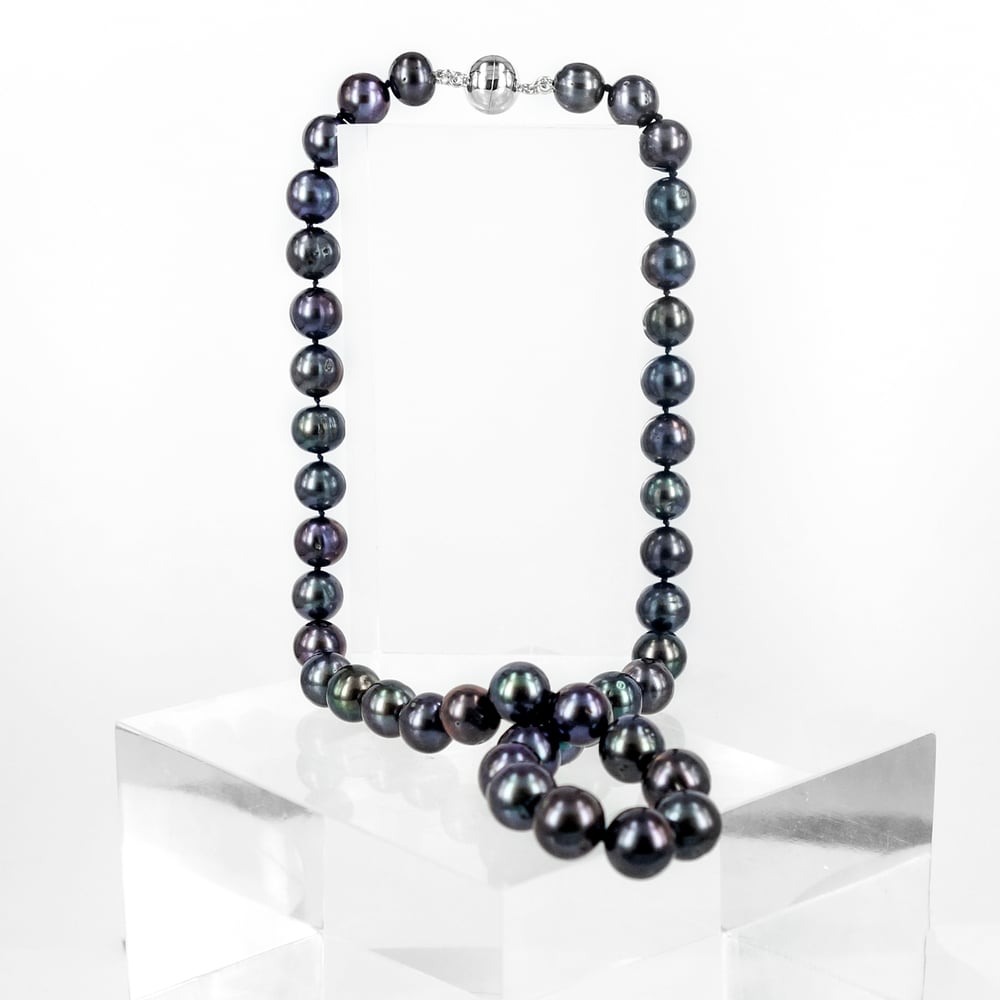 Image of Dark freshwater pearl necklace. Cp1155