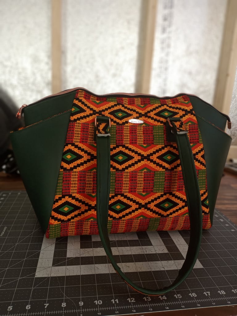 Annette Travel Purse
