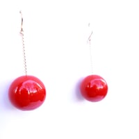 Image 2 of SMALL TAC TAC EARRINGS _ RED
