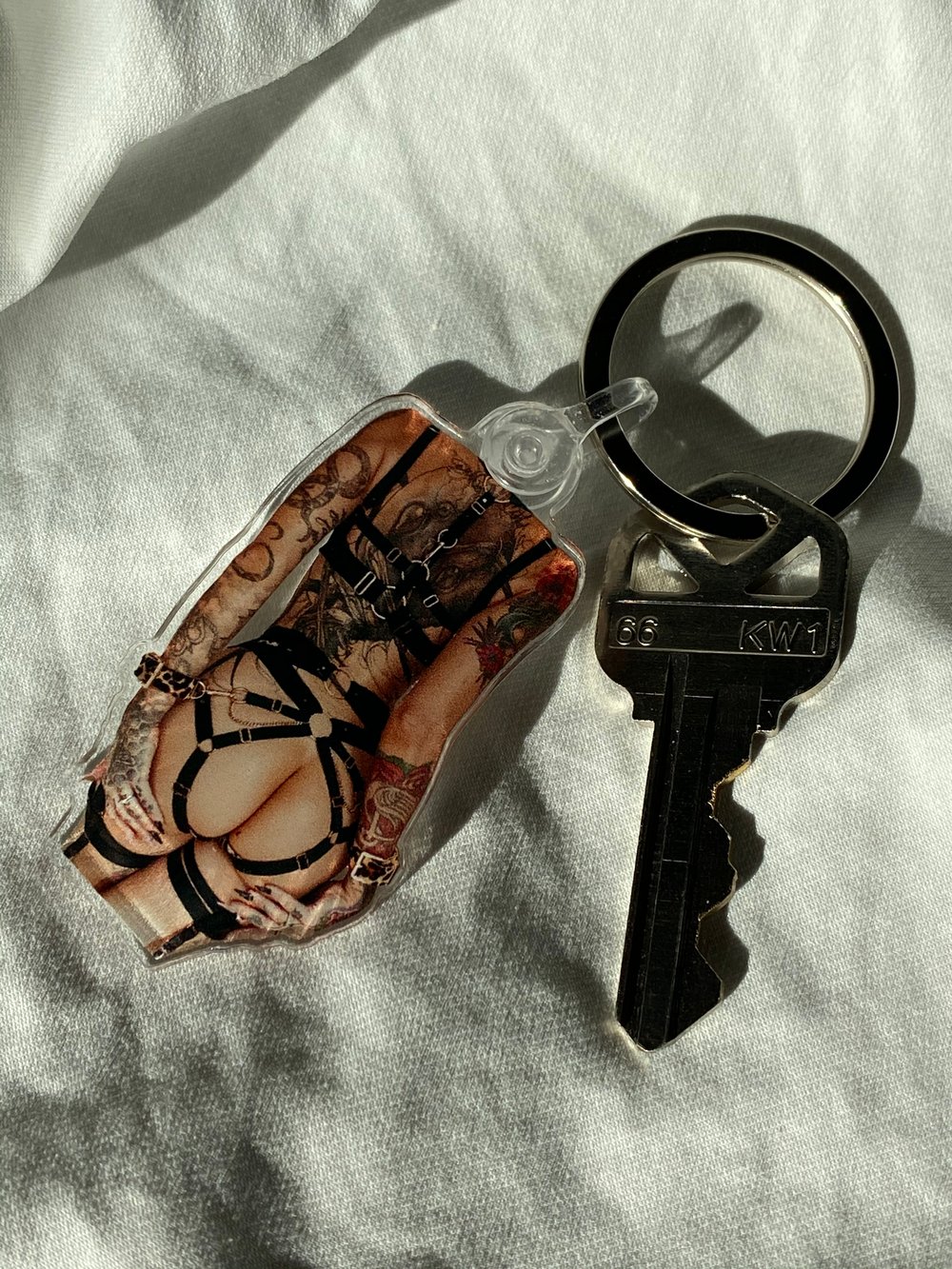 B o d y Keychain 
