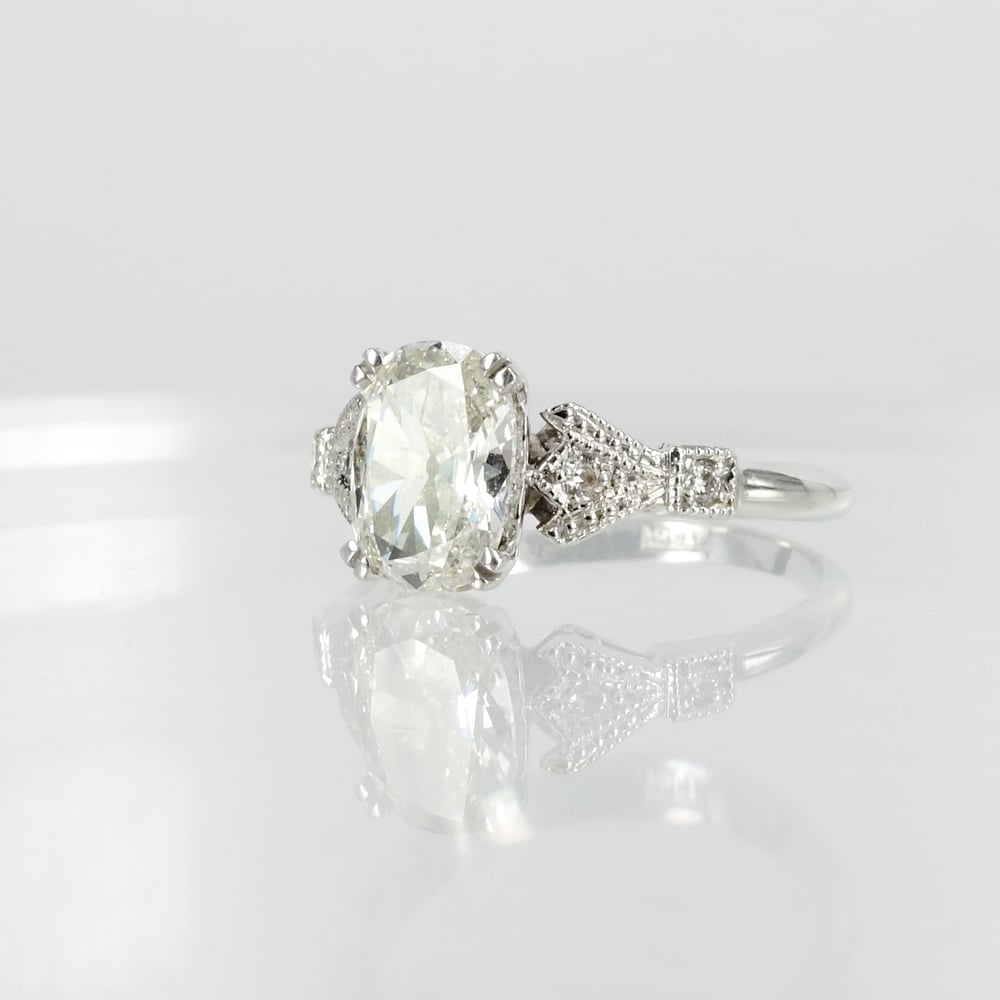 Image of 18ct white gold antique style old cut cushion diamond engagement ring. Sp10 (8337)