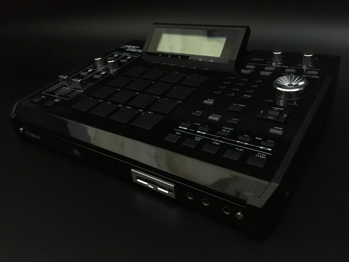MPC 2500 ( PIANO BLACK ) | carlobronson.com