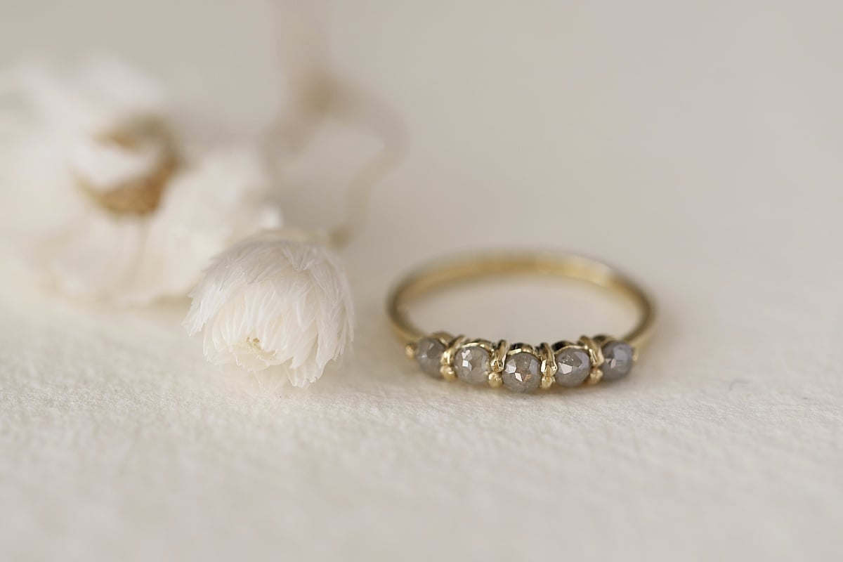 Image of 18ct gold grey rose-cut semi-eternity diamond ring (IOW160)