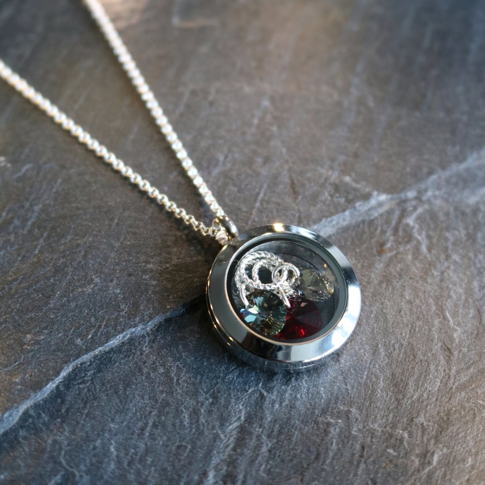 Image of CRANBERRY SPICE KEEPSAKE NECKLACE