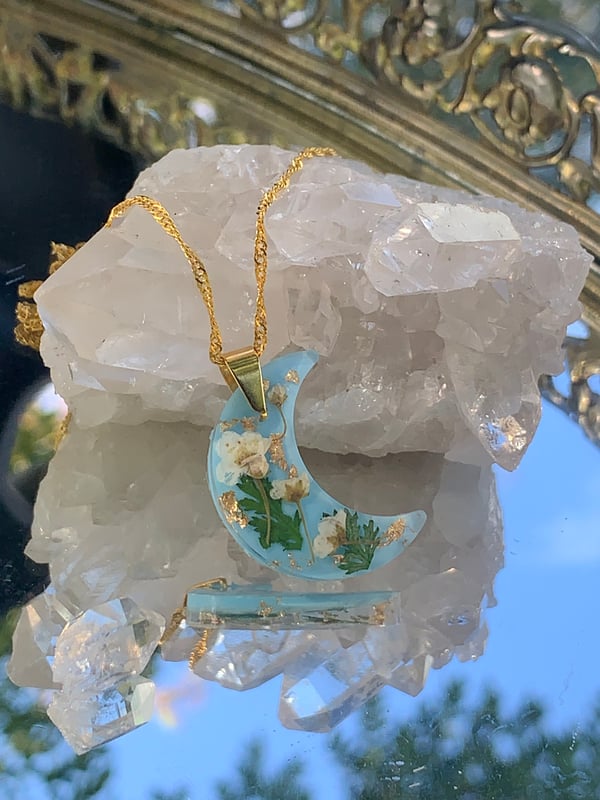 Image of Crescent Moon Pendant 