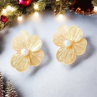 Delicate flower earrings 