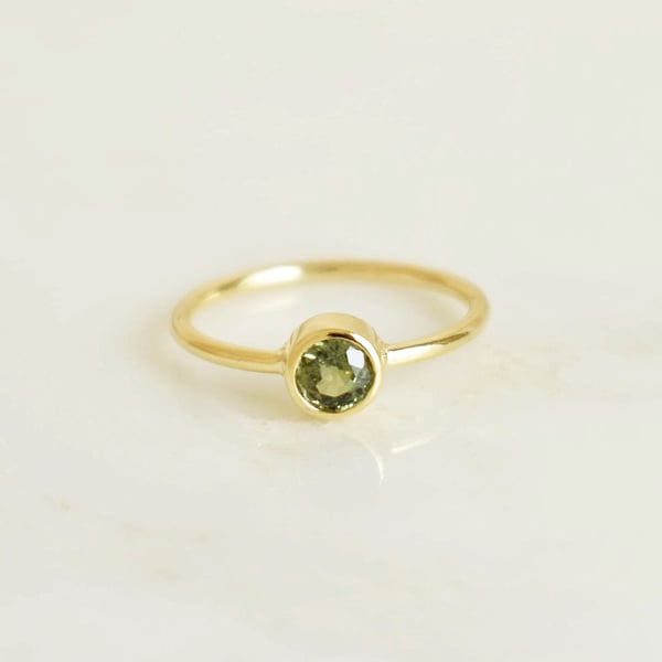 Image of Natural Tanzania Yellowish Green Sapphire round cut 14k gold ring