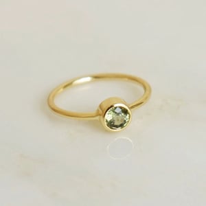 Image of Tanzania Yellowish Green Sapphire round cut 14k gold ring