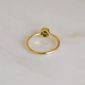 Image of Tanzania Yellowish Green Sapphire round cut 14k gold ring