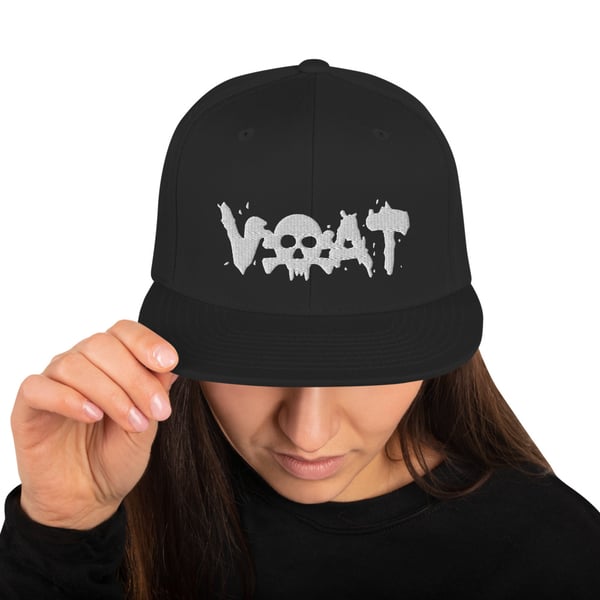 Image of VOAT WHITE/SKULLTEXT SNAPBACK