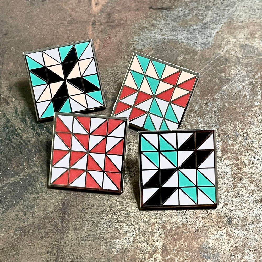 Quilt Block Pin - Four Winds